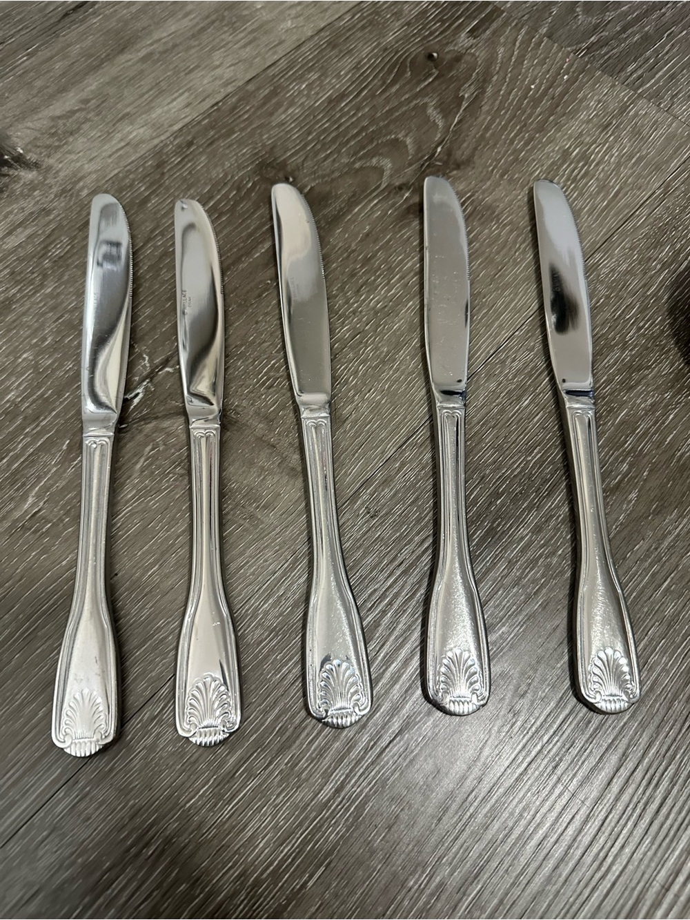 Classic Shell-Pattern Stainless Steel Flatware Set - Silver - Picture 6 of 10